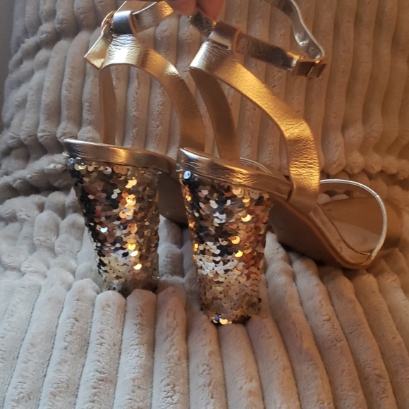 Heels - Picture 2 of 3